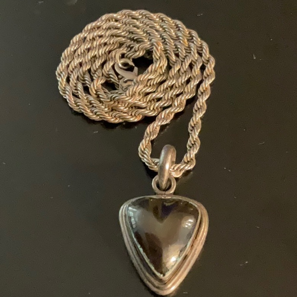 VINTAGE STERLING SILVER BLACK ONYX HEART PENDANT NECKLACE